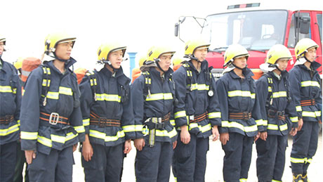 资源是我家，，，清静靠各人，，，义务消防队举行实战演练