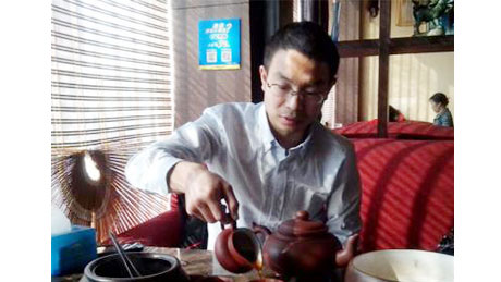 高川--湖南农大动物营养硕士
现任：：：饲料手艺司理，进入资源各人庭，获得许多先生的资助，也越发清晰了自己的位置和偏向。。以前人生的种种履历，在此时才发明它的价值。。